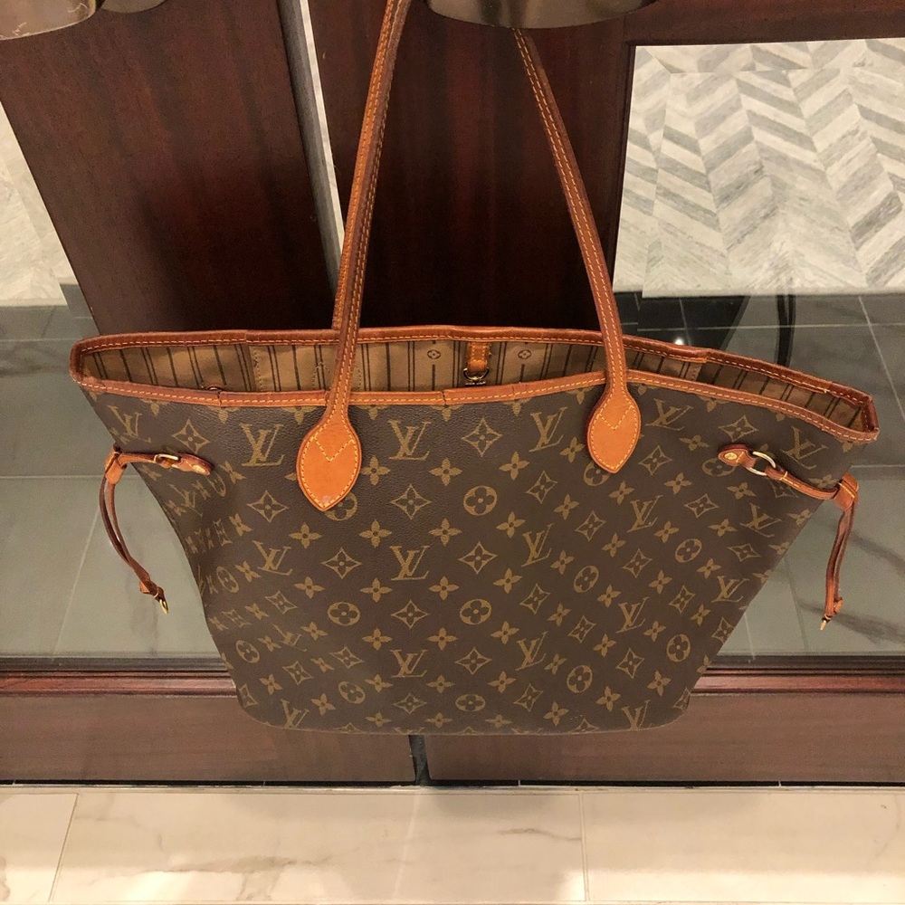Louis Vuitton MM Neverfull bag